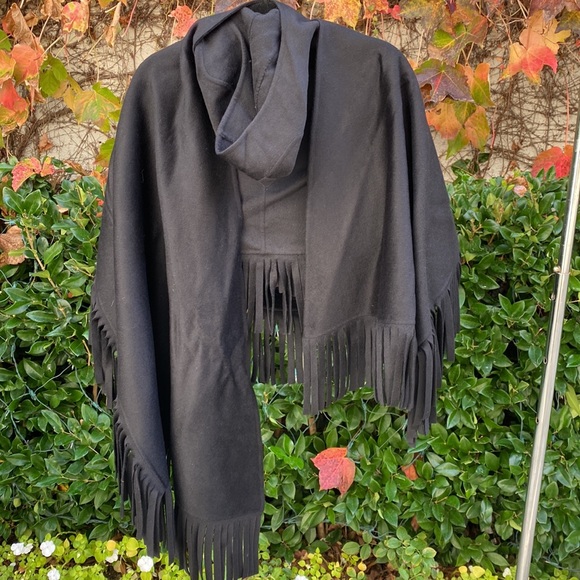 Shamask Cashmere and wool thick black fringe cape - Picture 14 of 14
